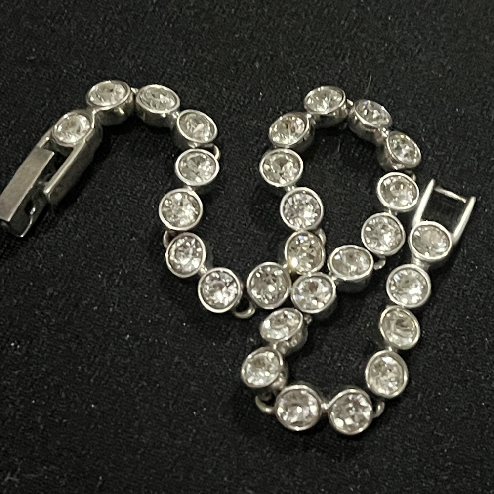 SWAROVSKI  crystal bracelet - 7 inches - Picture 5 of 8